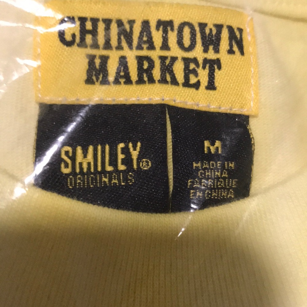Chinatown Market UV Smiley - Picture 3 of 6